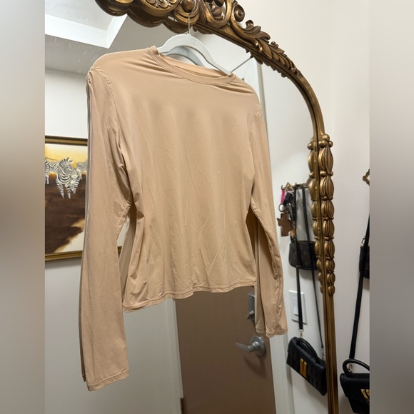 SKIMS Long Sleeve - Picture 3 of 5